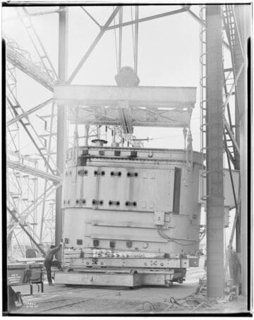 Magunden Switching Station - Hoist placing Transformer on rail-cars