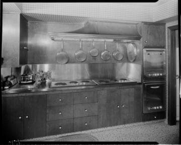 Electric kitchen with 6 burner stove and double ovens