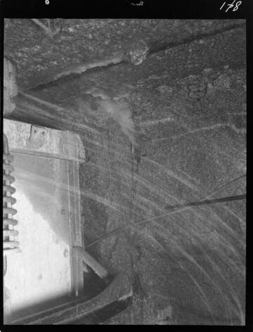 Big Creek - Mammoth Pool - Seam along left rib - outlet