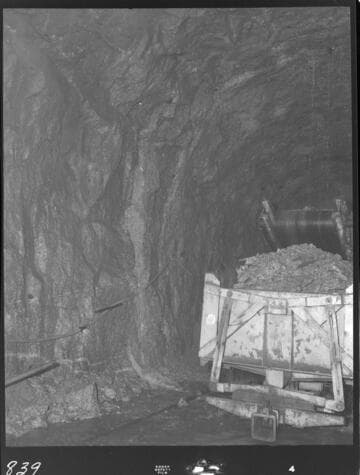 Big Creek - Mammoth Pool - Seam along left rib - outlet