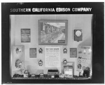 D2.3 - Displays, Window - 3rd Street Window