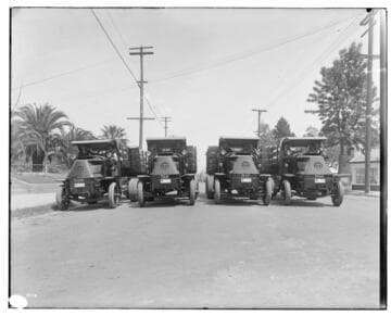 4 Edison Mack Bulldogs lined up on Hill Street