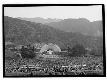 31,000 attend the Easter Sunrise Service, Hollywood Bowl, California