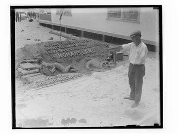 Philo Truex "sculptor" and sand sculpture, Santa Monica, California