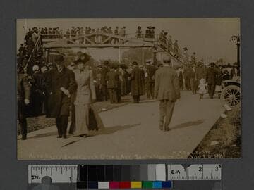Auto races bridge over Ocean Ave., Santa Monica, Cal. Nov. 24, 1910