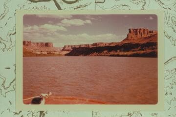 Down Green River from Mile 46 1/2 to the butte downstream from the mouth of Horsethief Canyon and Upheaval Canyon