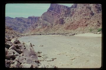 Mile 209.6, downstream. (note large slump block on right bank "meander anticlines"