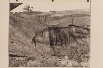 The left side of the arch back of Hawkeye Arch