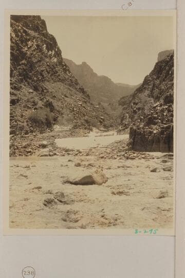 From right bank across the river to side canyon at left bank at Separation Rapid