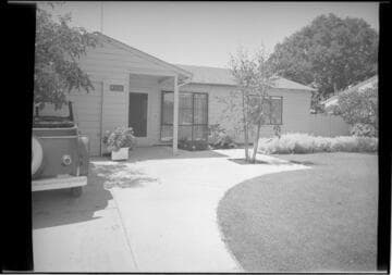 Landscaping images for Joseph E. Howland: Gerow, Floyd, residence