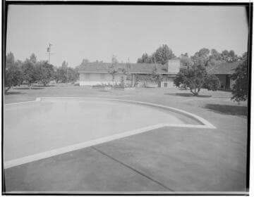 Thomas Church gardens for Joseph E. Howland: Harris residence
