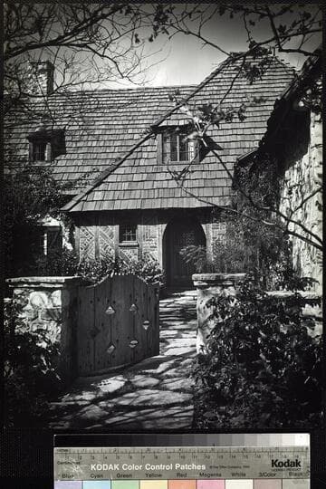 Mitchell, Mr. and Mrs. Thomas, residence