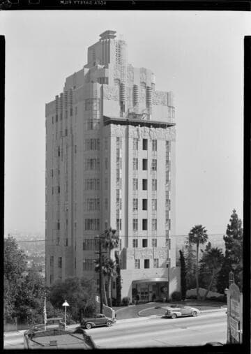 Sunset Tower [Hotel]
