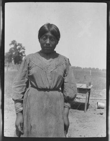 An unidentified Native American woman