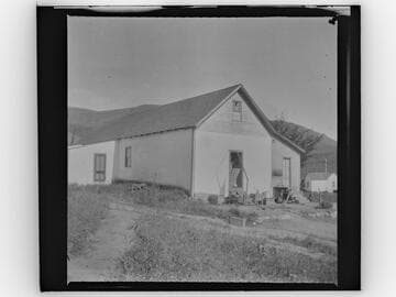 Unidentified house near hills