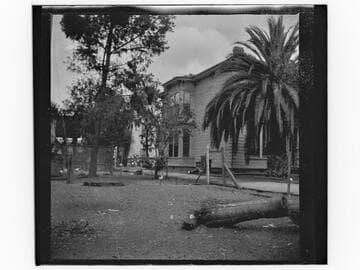 Side view of Forman House, Pico Boulevard, Los Angeles
