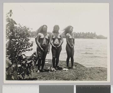 Tahitian native girls