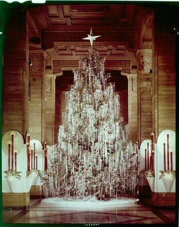 Christmas Tree in lobby of Edison General Office at 5th & Grand