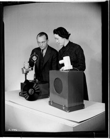 Edison Advertising Program - Foster Sampson - Lillian Presnell and musical light