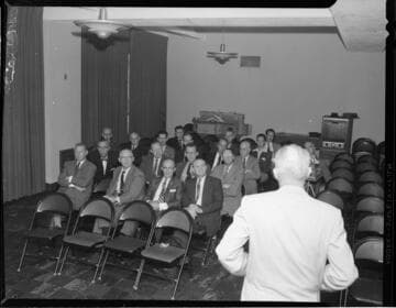 Clothing display lighting