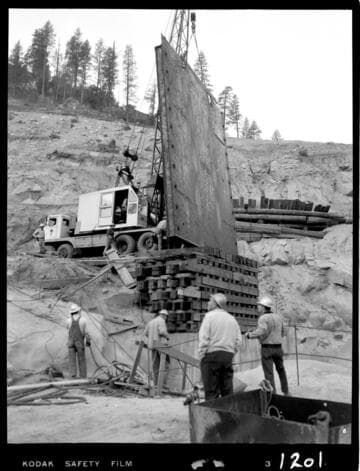 Big Creek - Mammoth Pool - Positioning bulkhead gate for closure