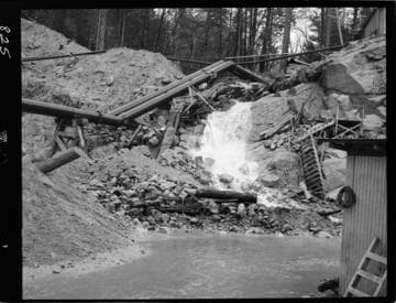 Big Creek - Mammoth Pool - Shakeflat showing washout of cofferdam
