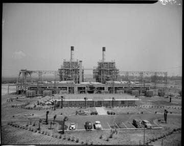 Wide shot of Etiwanda Generating Station looking towards the front of the control building showing the entire facility