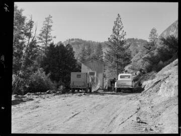 Big Creek - Mammoth Pool - Damsite microwave shack installation