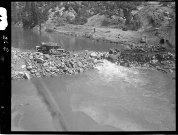 Big Creek - Mammoth Pool - Cofferdam closing across river channel