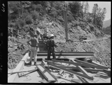 Big Creek - Mammoth Pool - Placing girder bracing on bridge