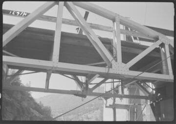 Big Creek Powerhouse #4 - Italian Bar Bridge construction - rigging and blocking on top (typical both sides