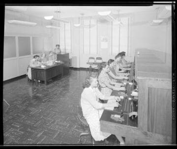 Edison telephone operators at General Office