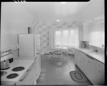 All electric kitchen and breakfast nook