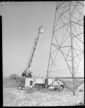 Bucket truck cleaning insulators on transmission line with high pressure nozzle