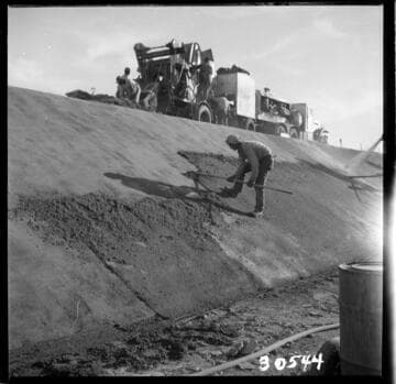 Borel Powerhouse - Borel Canal - Scraping rebound from freshly applied gunited surface