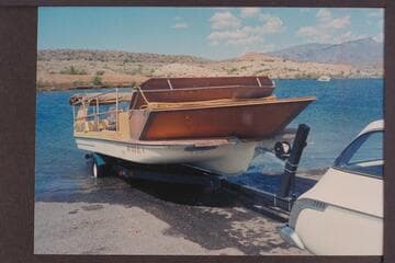 Deck boat on trailer at Temple Bar Wash