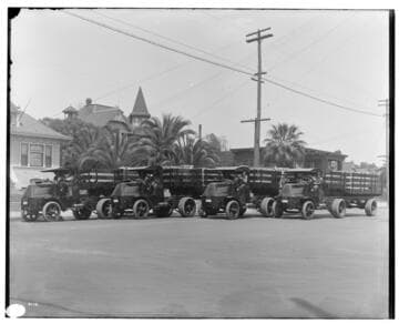 4 Edison Mack Bulldogs lined up on Hill Street